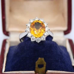 Bague en or blanc - saphir jaune et diamants