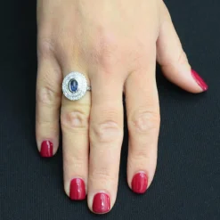 BAGUE EN OR BLANC - SAPHIR CABOCHON et DIAMANTS