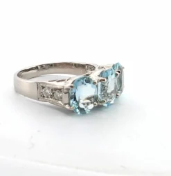 Bague en or blanc, aigue-marine et diamants