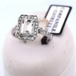 Bague en or blanc avec aigue-marine et diamant
