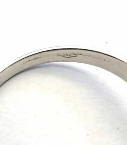 Bague en or blanc avec aigue-marine centrale et diamants
