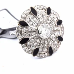 Bague en or blanc avec ajourage spécial