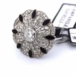 Bague en or blanc avec ajourage spécial