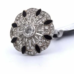 Bague en or blanc avec ajourage spécial