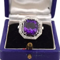 Bague en or blanc avec améthyste et diamants