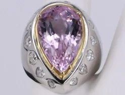 bague en or blanc avec améthyste poire et diamant