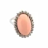 Bague en or blanc avec corail rose et diamants