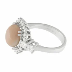 Bague en or blanc avec corail et diamants