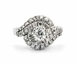 Bague en or blanc avec des diamants