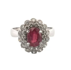 Bague en or blanc avec diamants et rubis central