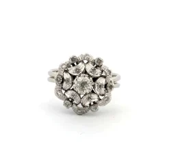 Bague en or blanc avec diamants