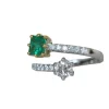 Bague en or blanc avec diamants et émeraude de la vieille mine