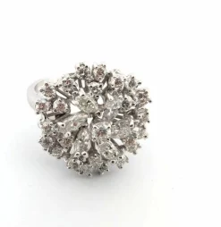 Bague en or blanc avec diamants