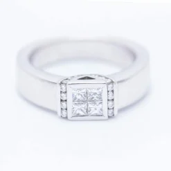 Bague en or blanc avec diamants