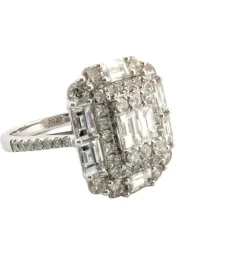 Bague en or blanc avec diamants baguette et brillants