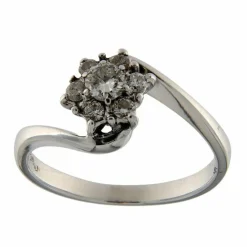 Bague en or blanc avec diamants taille brillant en forme de fleur