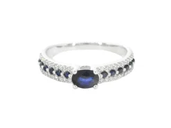 Bague en or blanc avec diamants et saphirs