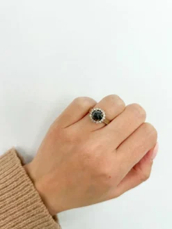 Bague en or blanc avec diamant taille rose antique
