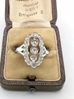 Bague en or blanc avec diamants