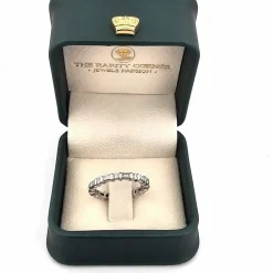 Bague en or blanc avec diamants