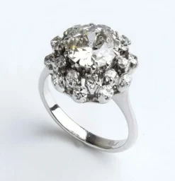 Bague en or blanc avec diamant taille ancienne européenne