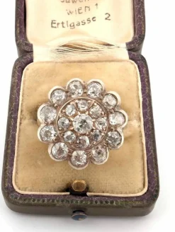 Bague en or blanc avec diamants