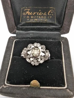 Bague en or blanc avec diamant