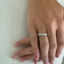 Bague en or blanc avec diamants