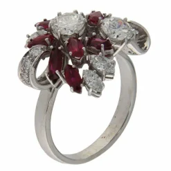 Bague en or blanc avec diamants et rubis