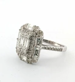 Bague en or blanc avec diamants baguette et brillants