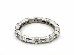 Bague en or blanc avec diamants