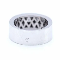 Bague en or blanc avec diamant taille princesse