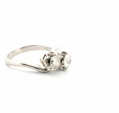 Bague en or blanc avec diamants taille ancienne