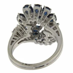 Bague en or blanc avec diamants et saphirs