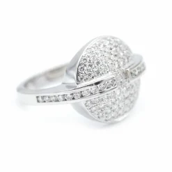 Bague en or blanc avec diamants