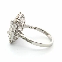 Bague en or blanc avec diamants baguette et brillants