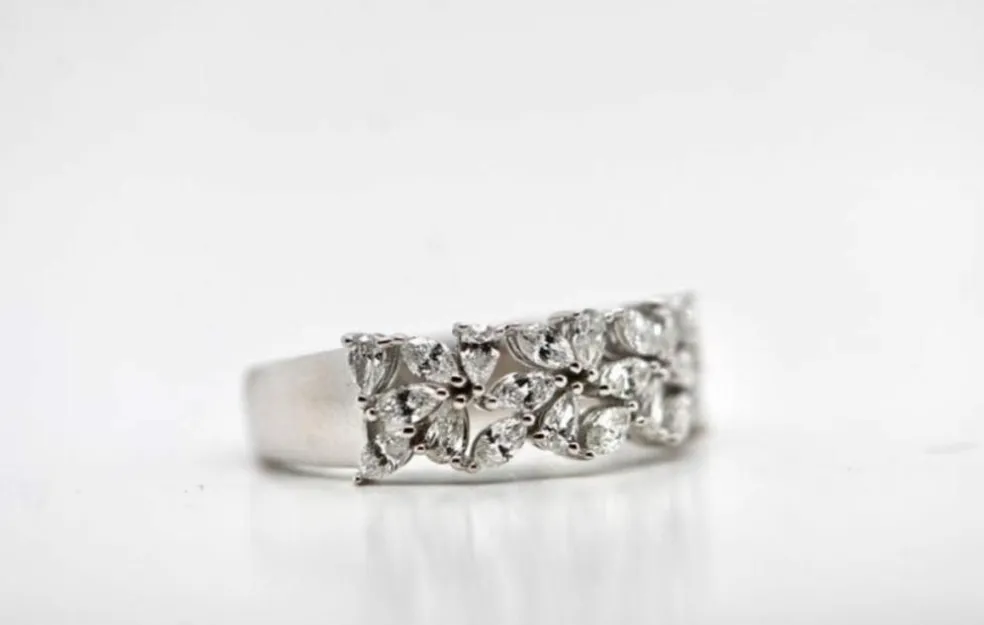 Bague en or blanc avec diamants de 1.010 carats