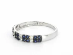 Bague en or blanc avec diamants et saphirs