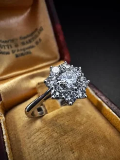 Bague en or blanc avec diamants