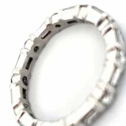 Bague en or blanc avec diamants