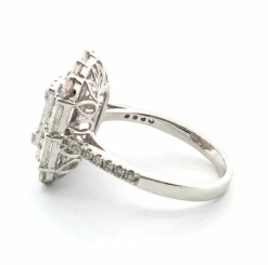 Bague en or blanc avec diamants baguette et brillant