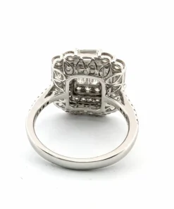 Bague en or blanc avec diamants baguette et brillants