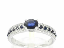 Bague en or blanc avec diamants et saphirs