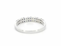 Bague en or blanc avec diamants et saphirs