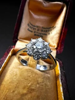 Bague en or blanc avec diamants