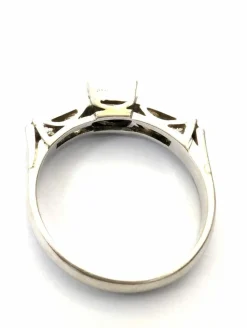 Bague en or blanc avec diamants