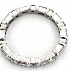 Bague en or blanc avec diamants