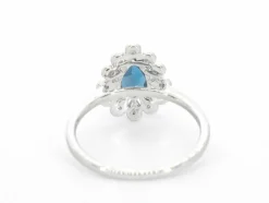 Bague en or blanc avec diamants et topaze