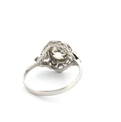 Bague en or blanc avec diamant central et diamants latéraux