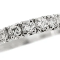 Bague en or blanc avec diamants